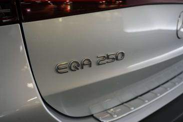 Mercedes EQA 250 — photo 33