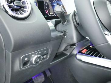 Mercedes GLB 200d — photo 28