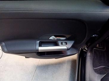 Mercedes EQA 250 — photo 22