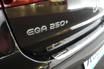 Mercedes EQA 250 — photo 35