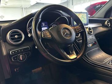 Mercedes GLC 300 AMG Line — photo 16