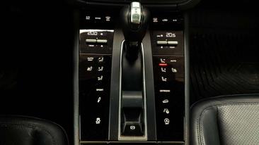 Porsche Macan S — photo 8