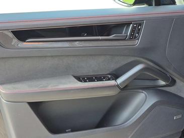 Porsche Cayenne III GTS — photo 31