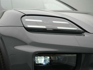 Porsche Macan Electric — photo 12