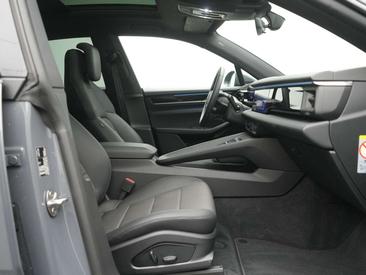 Porsche Macan Electric — photo 22