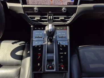 Porsche Macan S — photo 10