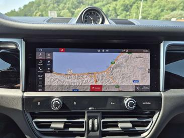 Porsche Macan S — photo 11