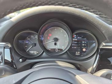 Porsche Macan S — photo 14