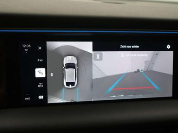 Porsche Macan Electric — photo 31