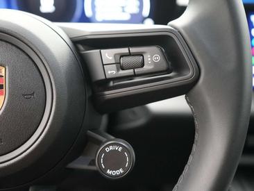Porsche Macan Electric — photo 33