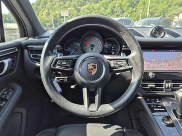 Porsche Macan S — photo 19