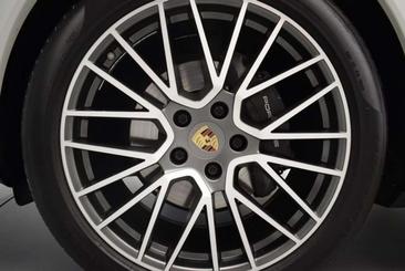 Porsche Cayenne III — photo 15