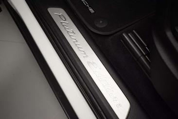 Porsche Cayenne III — photo 37
