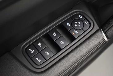 Porsche Cayenne III — photo 38