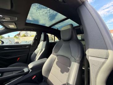 Porsche Macan Electric — photo 11