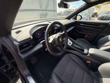 Porsche Macan Electric — photo 13