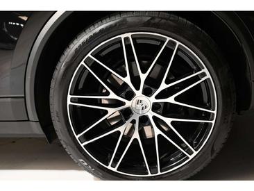 Porsche Macan Electric — photo 10