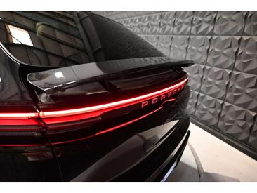 Porsche Macan Electric — photo 11