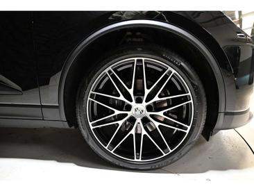 Porsche Macan Electric — photo 14