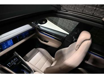 Porsche Macan Electric — photo 24