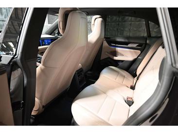 Porsche Macan Electric — photo 29