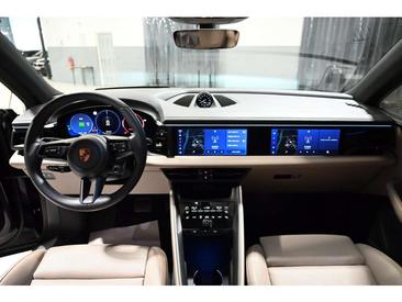 Porsche Macan Electric — photo 33