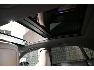 Porsche Macan Electric — photo 42