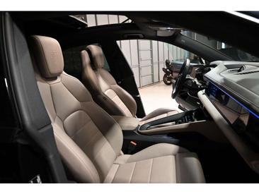 Porsche Macan Electric — photo 49