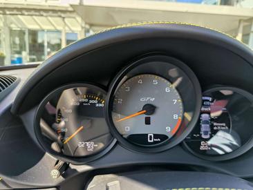 Porsche 718 Cayman GT4 — photo 4