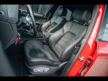 Porsche Macan GTS — photo 7