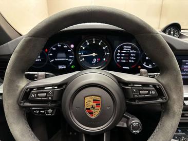 Porsche 911 Cabriolet Carrera 4S — photo 13