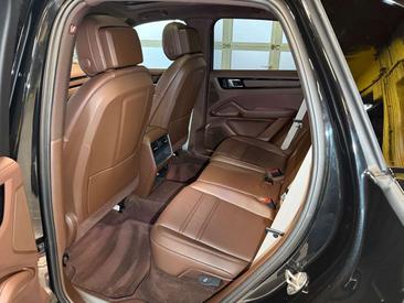 Porsche Cayenne III S — photo 13