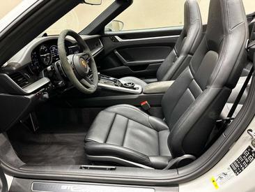 Porsche 911 Cabriolet Carrera 4S — photo 14