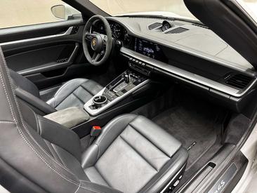 Porsche 911 Cabriolet Carrera 4S — photo 19
