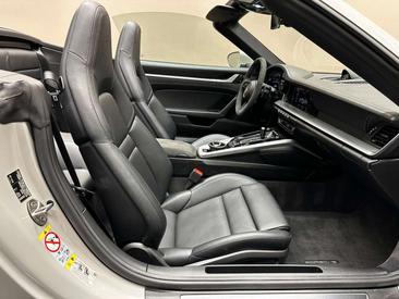 Porsche 911 Cabriolet Carrera 4S — photo 21