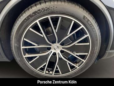 Porsche Macan Electric — photo 9