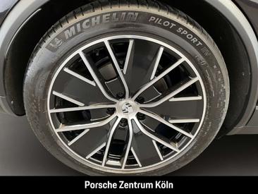 Porsche Macan Electric — photo 10