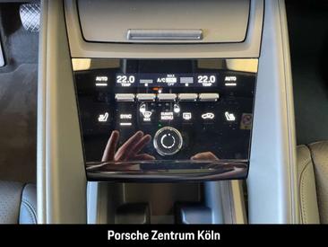 Porsche Macan Electric — photo 18