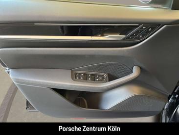Porsche Macan Electric — photo 19