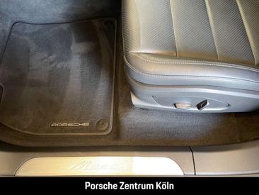 Porsche Macan Electric — photo 27