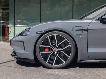 Porsche Taycan ph2 GTS Sport Turismo — photo 9
