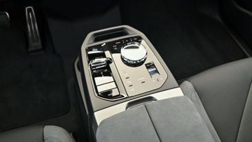 BMW IX XDrive45 — photo 39