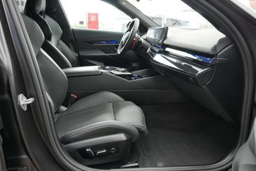 BMW M5 Touring Touring — photo 36