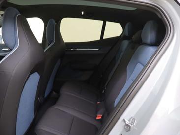 Volvo EX30 — photo 8
