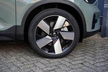 Volvo C40 Coupé SUV — photo 7