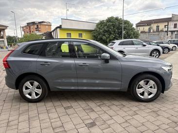 Volvo XC60 B4 — photo 2