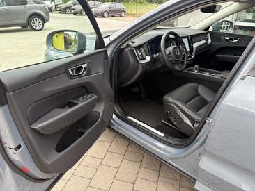 Volvo XC60 B4 — photo 7