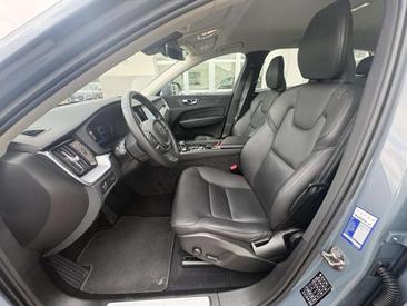 Volvo XC60 B4 — photo 8