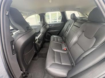Volvo XC60 B4 — photo 9