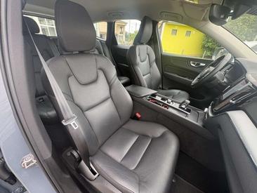 Volvo XC60 B4 — photo 11